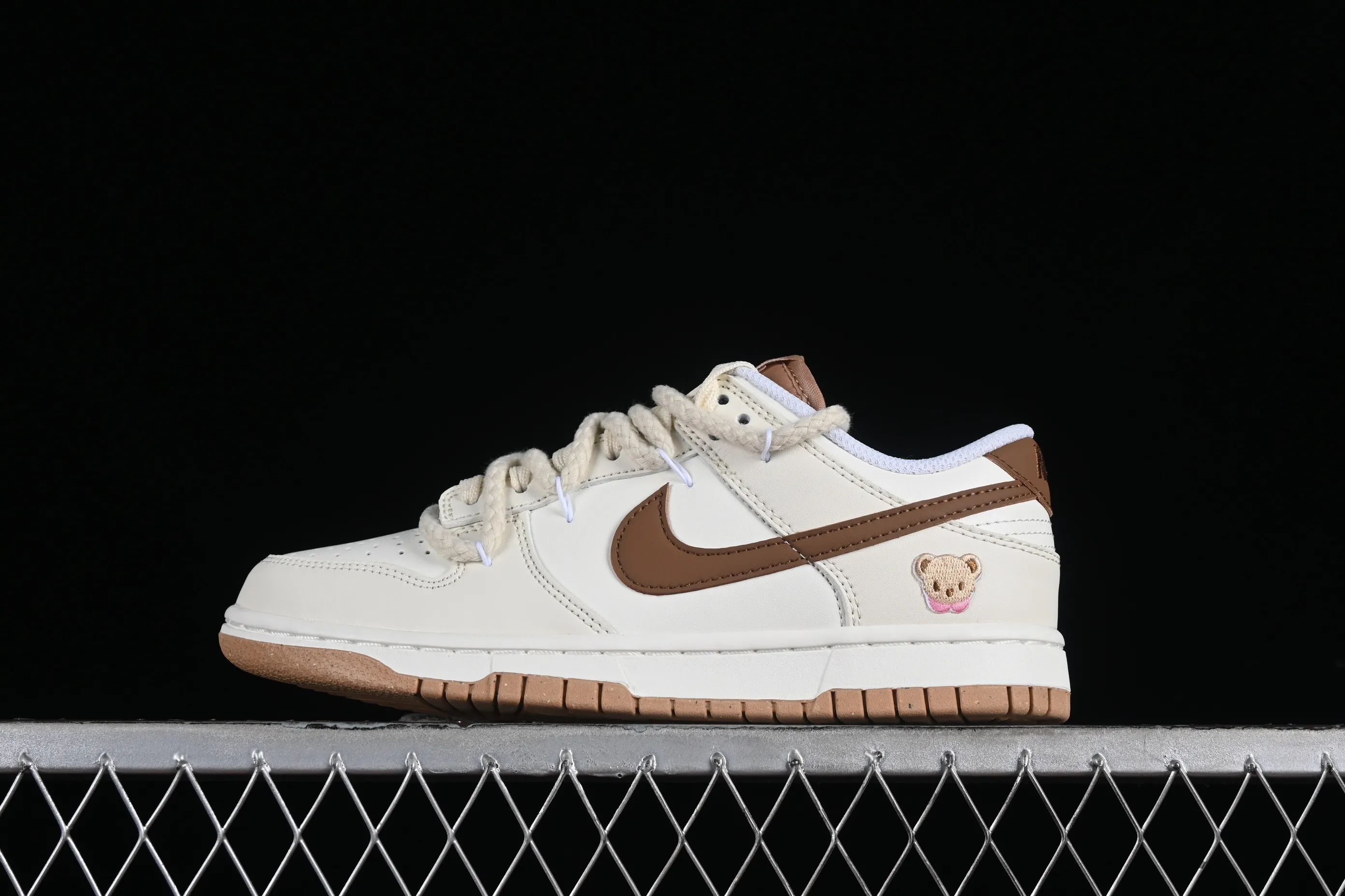 All Categories Nk SB Dunk Series Nk SB Dunk Low Low-top Sneakers Nk Dunk Low Next Nature "Hemp" Trick-or-treat Doll Soybean Milk Bear Maillard Simple and Versatile SB Strap Low-top Casual Sneakers DD1873-200